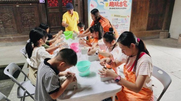 欧皇证券 第二届中国·景德镇少儿瓷博会启幕：美育成果汇聚昌南古宅
